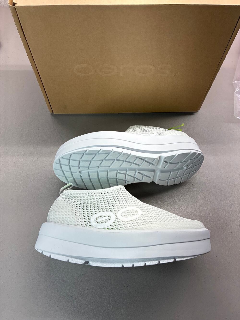 Oofos oomega chukka women’s white size 6.5